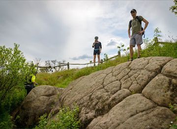 ukraine/vysokyi-verkh/landmark/vidslonennya-piskovykiv