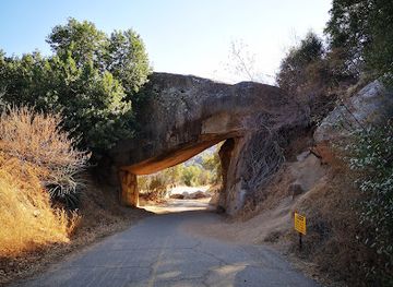 california/sierra-nevada/landmark/tunnel-rock