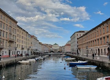 italy/friuli-venezia-giulia/landmark/le-ragazze-di-trieste
