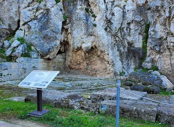 greece/athens/thissio/landmark/paved-court-of-klepsydra