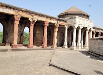 india/delhi/landmark/sultan-ghari
