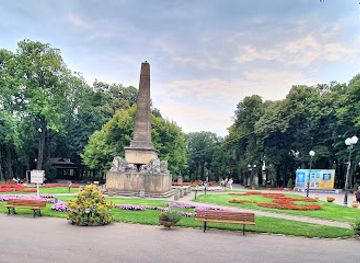 romania/moldavia/landmark/lions-obelisk