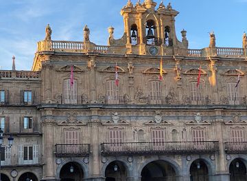 spain/salamanca/casco-antiguo/landmark/esculturas-y-monumentos-de-salamanca