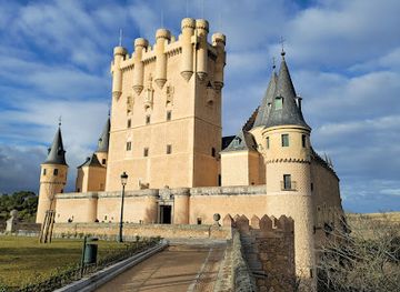 spain/castile-la-mancha/landmark/torre-de-juan-ii-del-alcazar-de-segovia