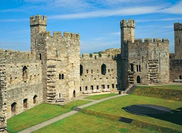 united-kingdom/snowdonia-national-park/landmark/caernarfon-castle