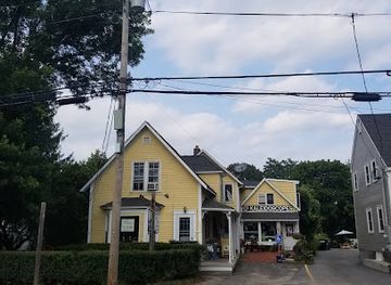 maine/kennebunkport/landmark/mornings-in-paris