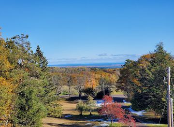 wisconsin/bayfield/landmark/hauser-s-superior-view-farm-apfelhaus-cidery