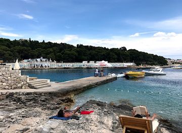 croatia/hvar/landmark/bonj-beach