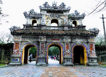 vietnam/hue/landmark/duyet-thi-duong-royal-theater