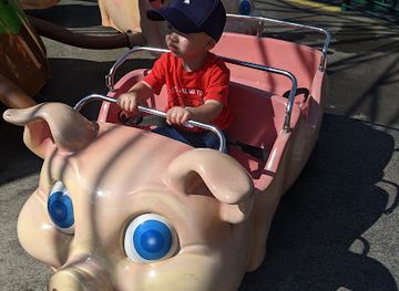 tennessee/dollywood/landmark/piggy-parade
