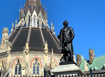 canada/ottawa/landmark/statue-of-sir-john-a-macdonald