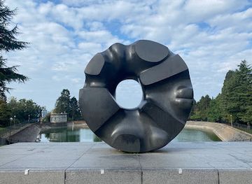 washington/seattle/landmark/black-sun-by-isamu-noguchi