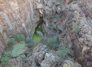 south-africa/northern-cape/landmark/boesmansgat-sinkhole-through-mount-carmel-farm