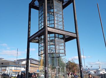 chile/valdivia/landmark/feria-fluvial