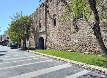 turkiye/kusadasi/landmark/okuz-mehmed-pasha-caravanserai
