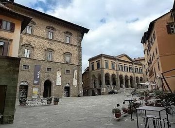 italy/perugia/landmark/piazza-luca-signorelli