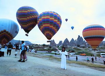 turkiye/goreme/landmark/balloons-chase