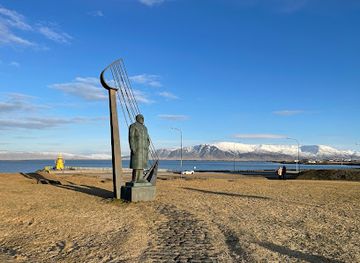 iceland/reykjavik/laugardalur/landmark/einar-benediktsson-statue