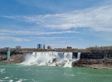 canada/niagara-peninsula/landmark/queen-tour-niagara-falls-tours