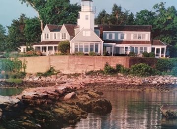 rhode-island/narragansett-bay/landmark/poplar-point-lighthouse