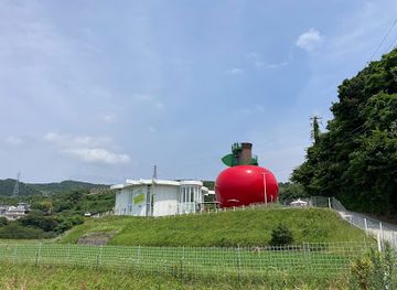 japan/awaji/landmark/hello-kitty-apple-house