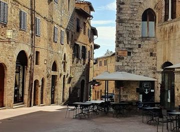 italy/san-gimignano/landmark/tower-and-casa-campatelli