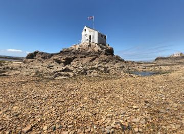 jersey/les-ecrehous/landmark/maitr-ile