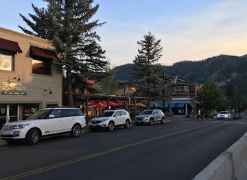 idaho/sun-valley/landmark/smoky-mountain-pizzeria-grill