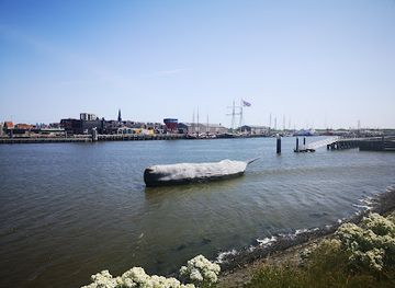 netherlands/wadden-islands/landmark/11fountains-de-walvis