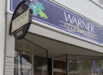 michigan/holland/landmark/warner-vineyards-tasting-room