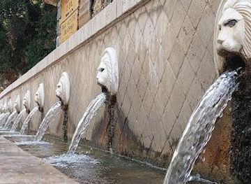greece/crete/landmark/fontana-dei-leoni