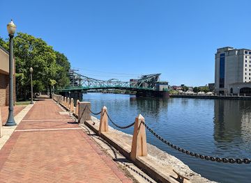 illinois/joliet/landmark/billie-limacher-bicentennial-park