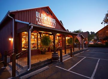 tennessee/pigeon-forge/landmark/old-forge-distillery