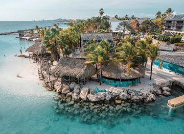 curacao/mambo-beach/landmark/hemingway