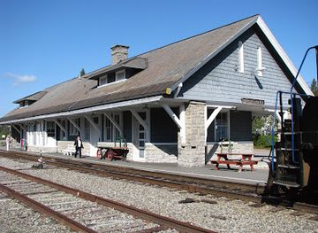new-york/adirondack-mountains/landmark/new-york-central-railroad-adirondack-division-historic-district