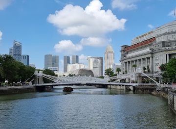 singapore/singapore/landmark/cavenagh-bridge