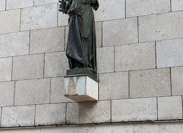 germany/stuttgart/mitte/landmark/stuttgardia-skulptur