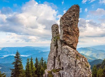 romania/ceahlau-national-park/landmark/caciula-dorobantului