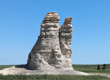 kansas/monument-rocks/landmark/castle-rock-badlands