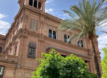 spain/seville/el-arenal/landmark/red-tree