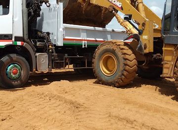mali/bamako/landmark/places-des-bennes-camions