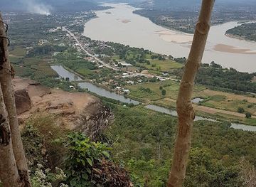 laos/mekong-river-valley/landmark/pha-tak-suea