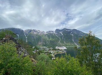 norway/hardangervidda-national-park/landmark/cruise-pirs-eidfjord