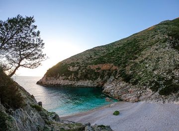 albania/vlora-coast/landmark/dafina-bay