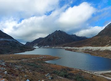 india/tawang/landmark/sela-lake