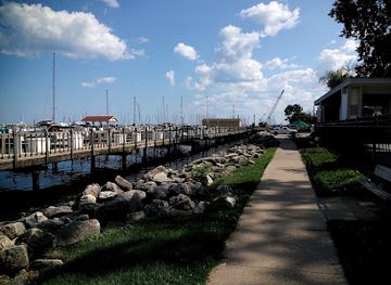 illinois/waukegan/landmark/waukegan-yacht-club