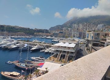monaco/monaco-yacht-club/landmark/hector-berlioz-statue