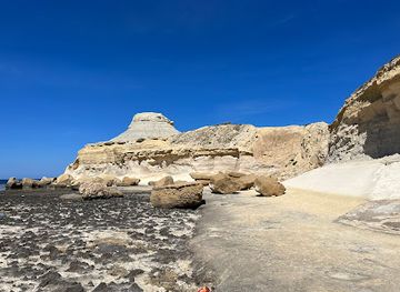 malta/wied-il-ghasri/landmark/xwejni-rock