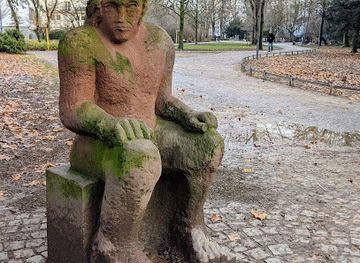 germany/frankfurt/nordend/landmark/sitzender