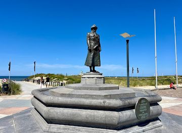 netherlands/bollenstreek/landmark/standbeeld-koningin-wilhelmina